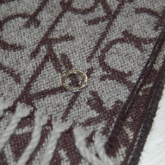 Calvin Klein Reversible Logo Scarf - Picture 4 of 4